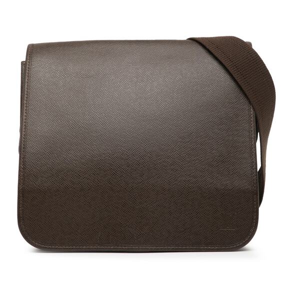 Louis Vuitton Taiga Andrei Crossbody Bag M32488 - Picture 1 of 6